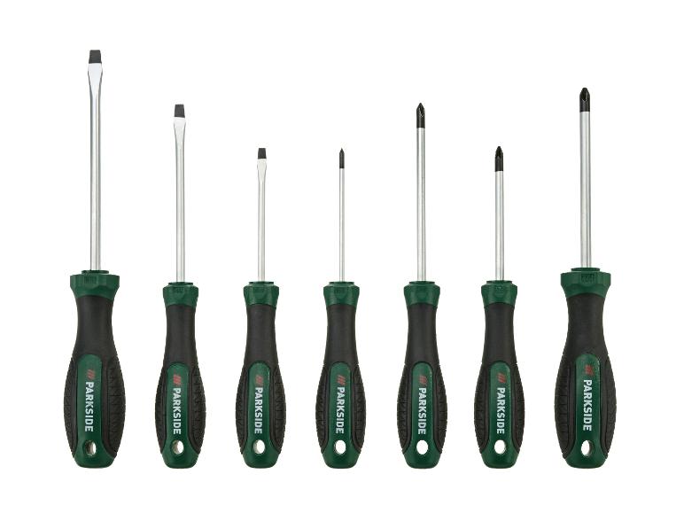Zeven Parkside schroevendraaiers in diverse maten en typen, inclusief platte en kruiskop.