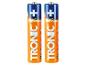 Twee oranje en blauwe AA-alkalinebatterijen met een wit plus-teken.