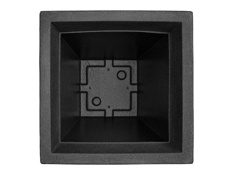 Zwarte vierkante plastic plantenpot, bovenaanzicht.