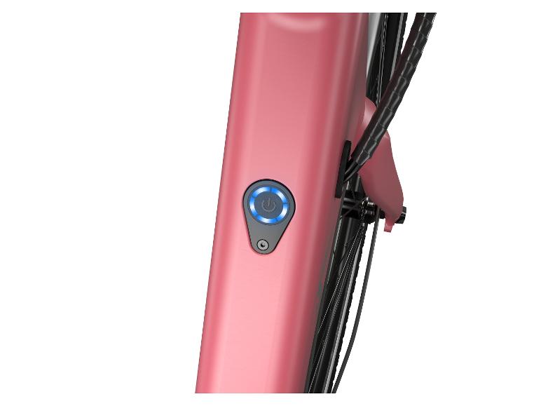 Een roze elektrische fiets met een blauwe aan/uit-knop.