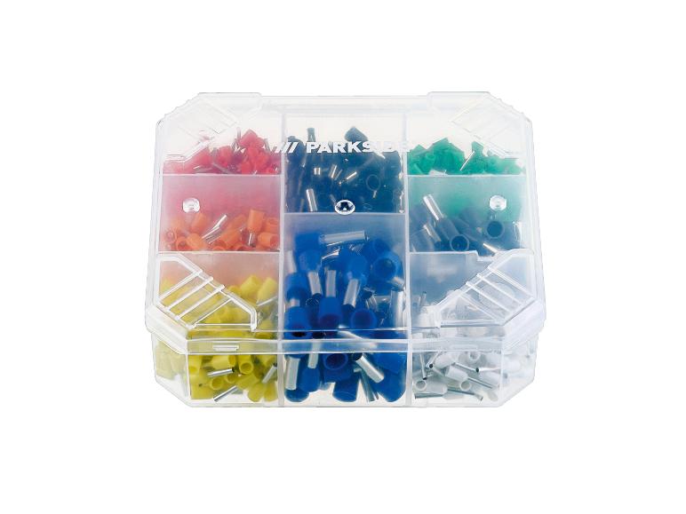 Assortiment gekleurde kabelhulzen in een transparante organizer.