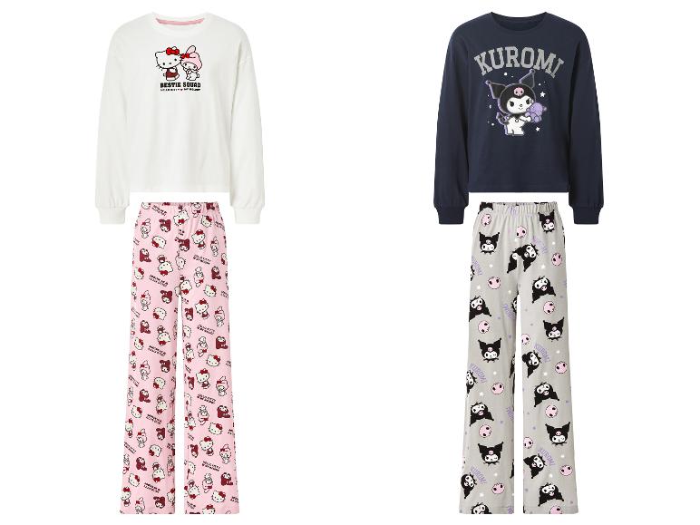 Twee pyjamasets: één wit met Hello Kitty en My Melody, en één marineblauw met Kuromi.