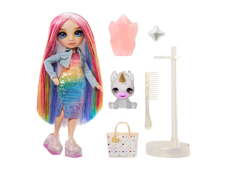 Rainbow High pop met regenbooghaar, een paillettenjurk en accessoires, inclusief een eenhoornfiguur.