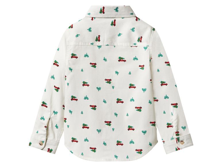 Wit overhemd met kerstbomen en rode auto's.