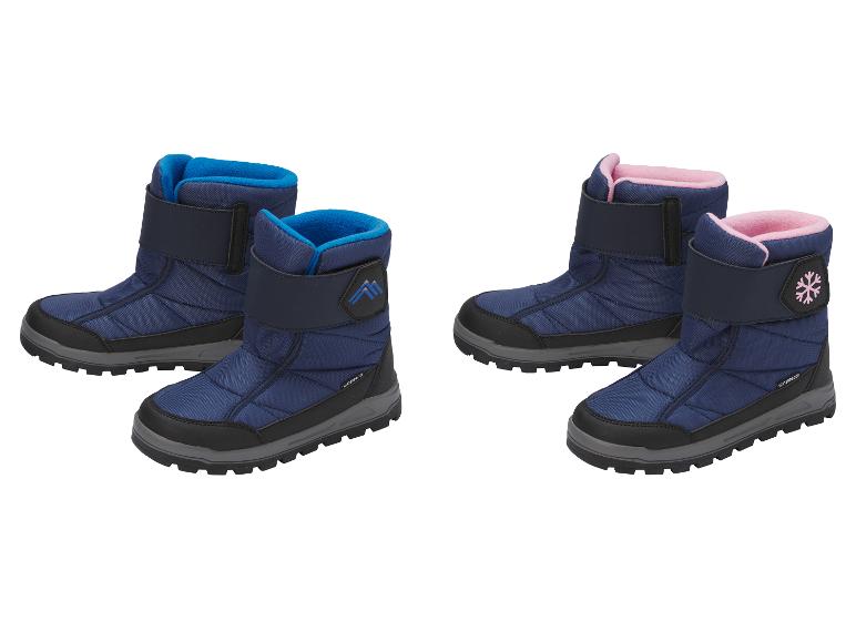 Twee paar waterdichte kinderwinterlaarzen: één blauw paar en één roze gevoerd paar met een sneeuwvlok.