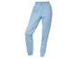 Lichtblauwe joggingbroek met een merklogo.