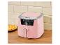 Roze airfryer met friet, digitaal display toont 175 u min.