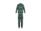 Tweedelige groene pyjama met gestreept shirt met lange mouwen en lange broek.