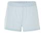 Lichtblauwe jersey shorts.
