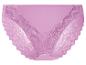 Lila roze ondergoed met kant.