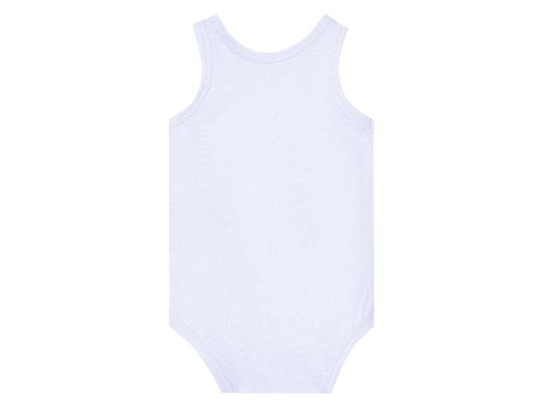 Witte baby romper zonder mouwen.