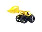 Gele speelgoedgraafmachine met zwarte wielen, op een witte achtergrond.