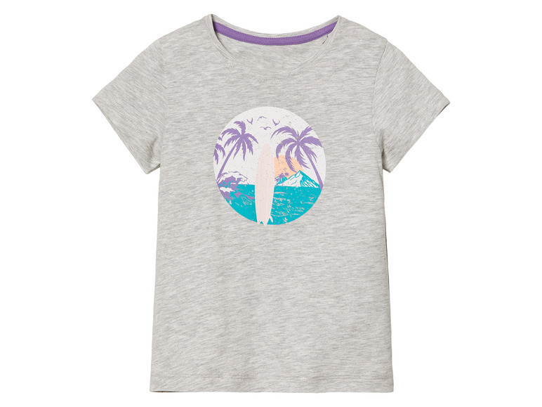 Een grijs T-shirt met een print van een surfboard en palmbomen.