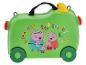 Groene kinderkoffer met tekenfilmfiguren van een familie en de tekst 'Together Play Family'.