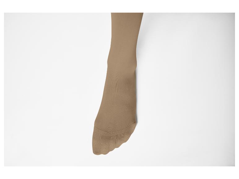 Huidkleurige panty, toont het been vanaf de knie naar beneden.