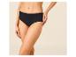 Vrouwenlichaam in zwarte slip, hand op de heup.