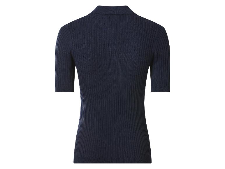 Donkerblauw geribd poloshirt met korte mouwen, achterkant.