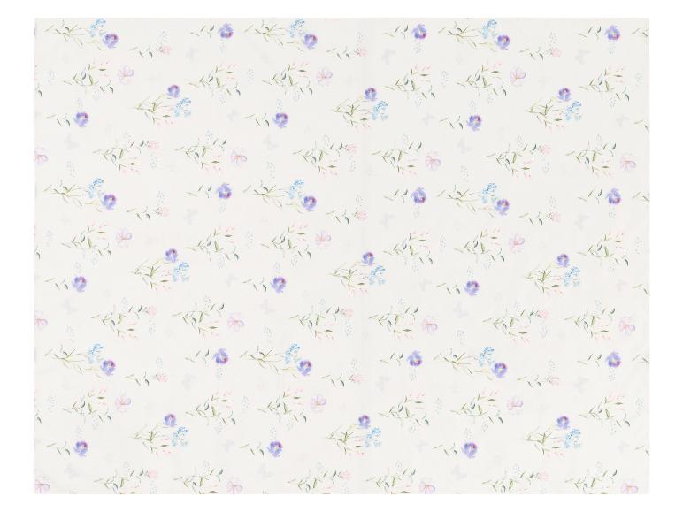 Een wit achtergrondpatroon met kleine blauwe en roze bloemen.