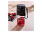 SilverCrest draagbare blender met aardbeien en bosbessen op een houten tafel.