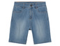 Een paar blauwe denim shorts.