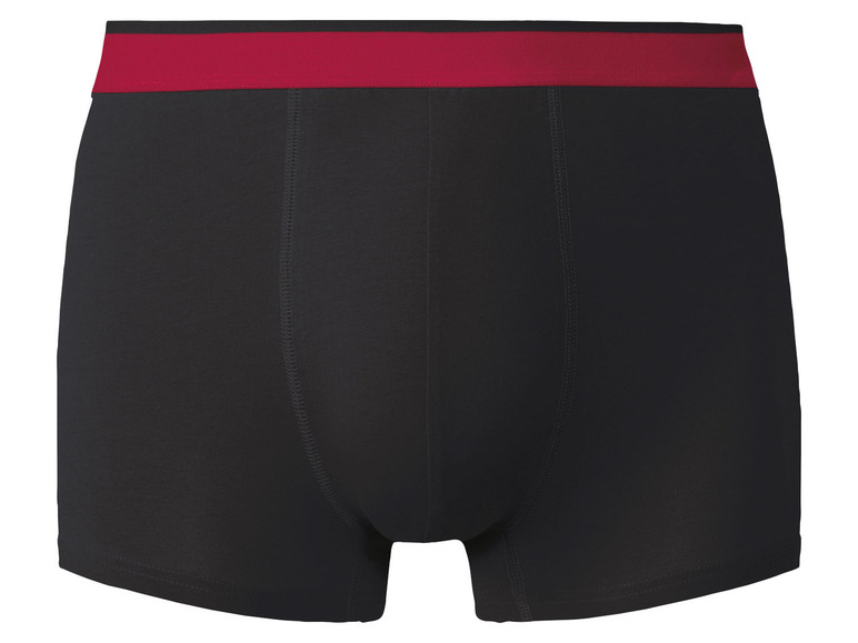 Zwarte onderbroek met rode tailleband.