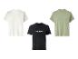 Drie T-shirts met korte mouwen: een wit, een zwart en een lichtgroen.