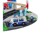 Houten treinset met stadion, bus en figuur, op een wegen speelmat.