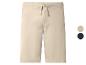Beige short met trekkoord, getoond met kleurstalen in beige en marineblauw.
