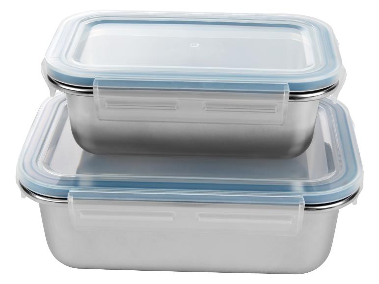 Twee stapelbare, rechthoekige, roestvrijstalen lunchboxen met blauwe deksels.