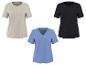 Drie dames T-shirts: beige ronde hals, zwart ronde hals en blauwe V-hals.