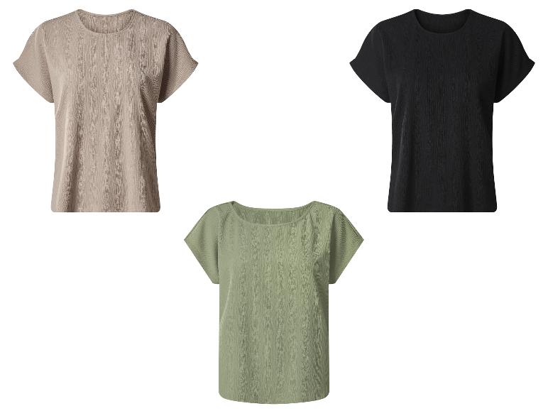 Drie dames T-shirts in beige, zwart en groen met korte mouwen.