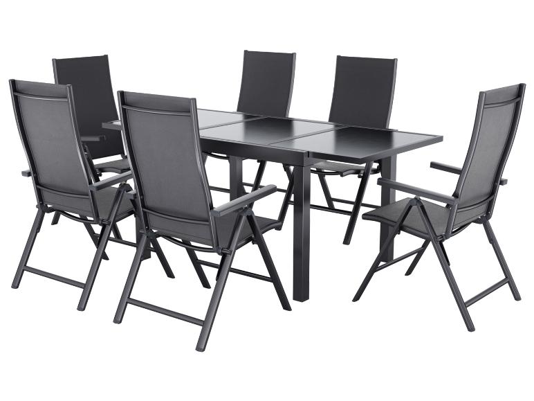 Tuinmeubelset met donkergrijze tafel en zes opvouwbare stoelen.