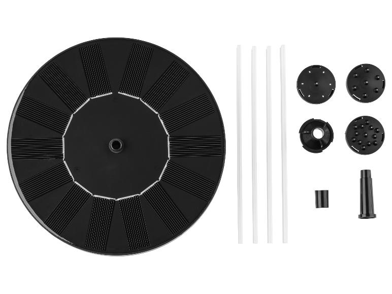Op zonne-energie werkende fonteinpompkit met diverse sproeiers en verlengbuizen