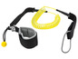 Een gele coiled leash met een polsbandje voor watersport.