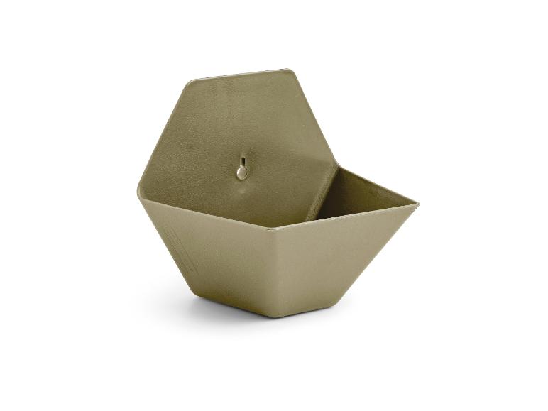 Olijfgroene plastic wandplantenbak, schuin weergegeven.