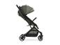 Kinderwagen Travel N Care in donkergrijs met zwart frame en wielen.