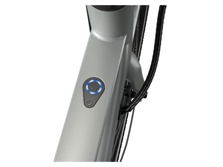 Detail van een elektrische fiets: aan/uit-knop en grijze frame.