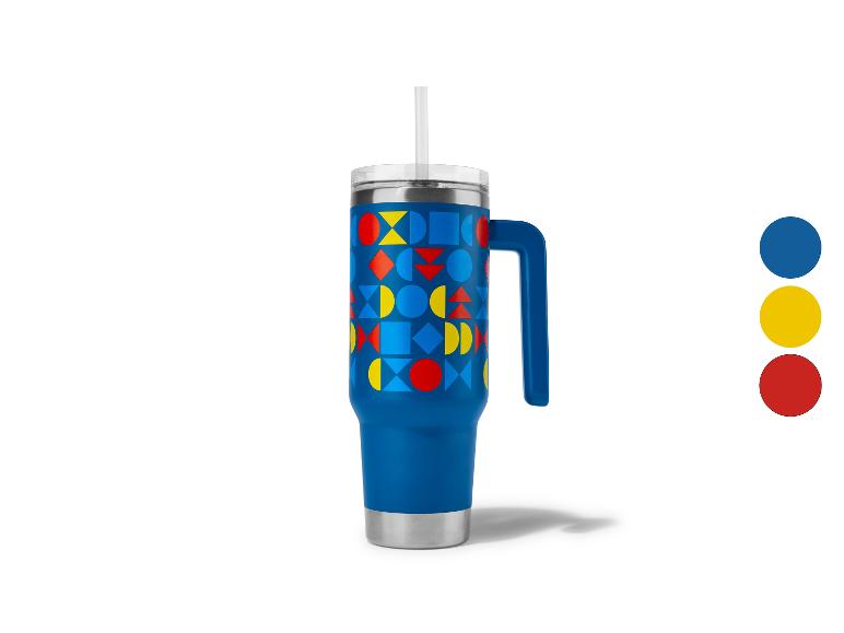 Blauwe reismok met handvat en rietje, versierd met kleurrijke geometrische patronen.