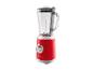 Rode blender met een doorzichtige glazen kan en zilveren accenten.