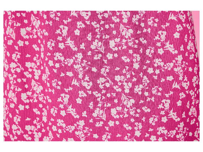 Fuchsia stof met wit bloemenpatroon.