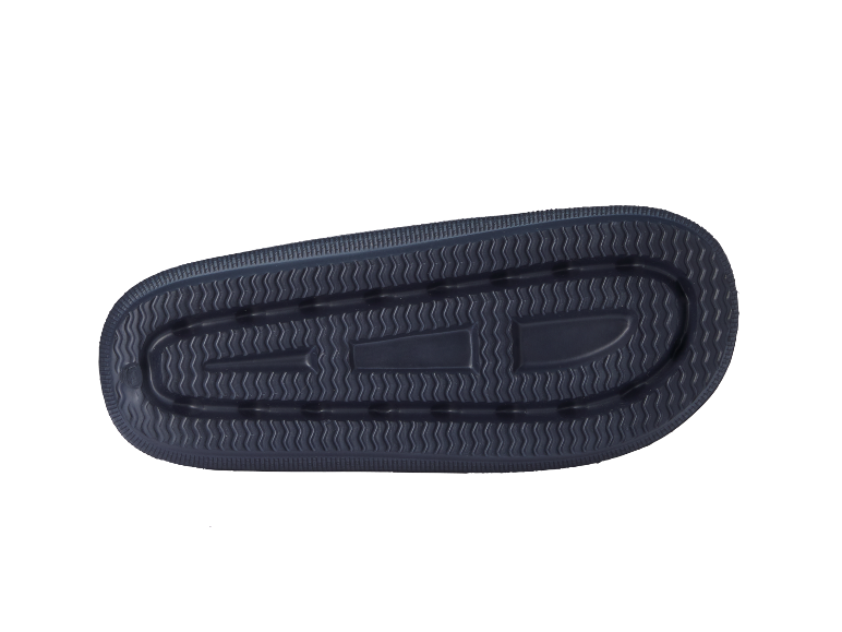 Zool van donkerblauwe slippers.