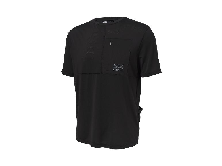 Zwart sportshirt met korte mouwen, een borstzak met rits en de tekst 'BUILT FOR CYCLING'.