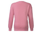 Roze sweater met lange mouwen.