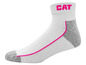 Witte sokken met roze accenten en het CAT-logo.