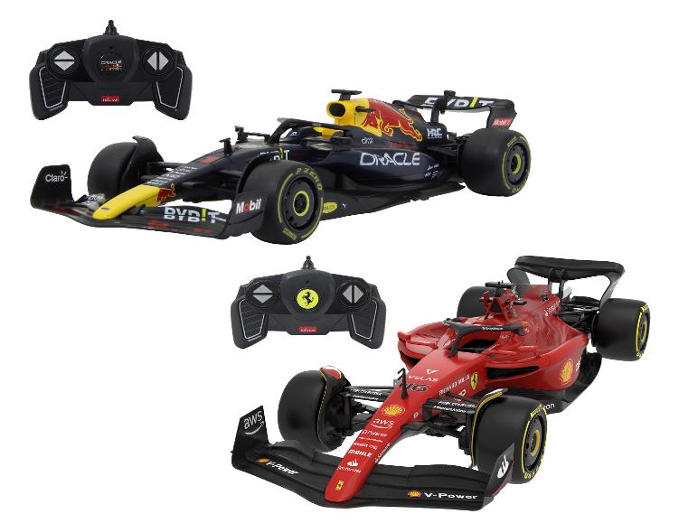 Twee radiografisch bestuurbare Formule 1-auto's: een Red Bull met Oracle-sponsor en een Ferrari met AWS-sponsor.