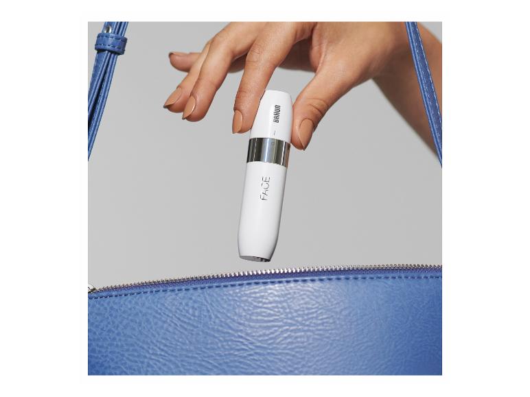 Braun Face epilator en een blauwe tas.