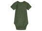 Een donkergroen babypakje met korte mouwen.