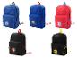 Zes voetbalrugzakken in diverse kleuren met teamlogo's.