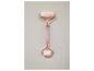 Een roze jade roller voor gezichtsmassage.