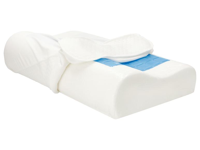 Wit traagschuim kussen met blauwe verkoelende gel, deels bedekt met een kussensloop.